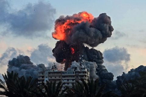 Israel carries out violent airstrikes in Lebanon's Tyre