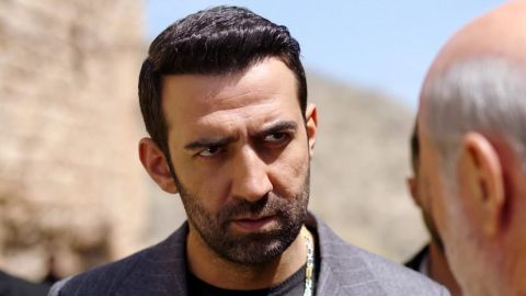 Ferit Kaya bids emotional farewell to “Uzak Şehir” ahead of explosive season finale
