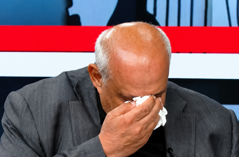 العراق: بعد الفضيحة الجنسية .. مدير المشاريع النفطية يبكي على الهواء