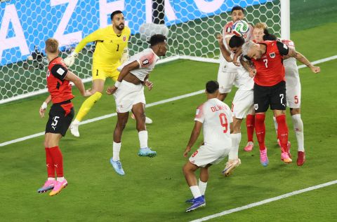 ميسي يتربع على عرش المونديال مع الأرجنتين بعد ثلاثية أمام الجزائر