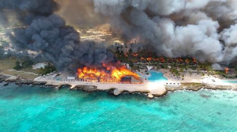 Massive fire erupts at Viva Dominicus Beach, 1 tourist died