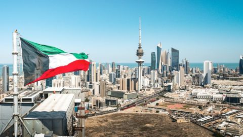 هجوم يضرب 3 مراكز حدودية ومنصة نفط شمال الكويت
