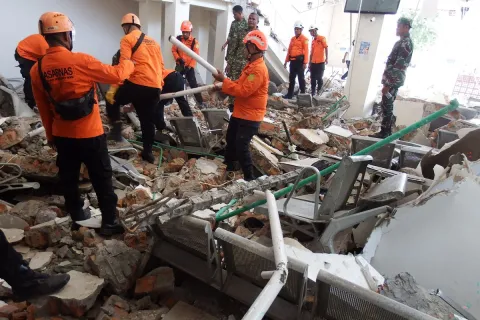 Indonesia earthquake death toll rises to at least 51