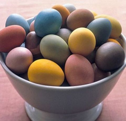 4 طرق طبيعية لتلوين البيض لعيد الفصح