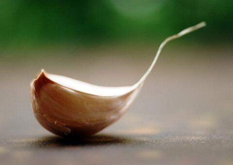 Garlic stench at Ramadan: Honest Solutions for Breath & Hands