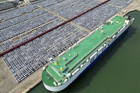 Oil prices slip on drop in China exports, imports data