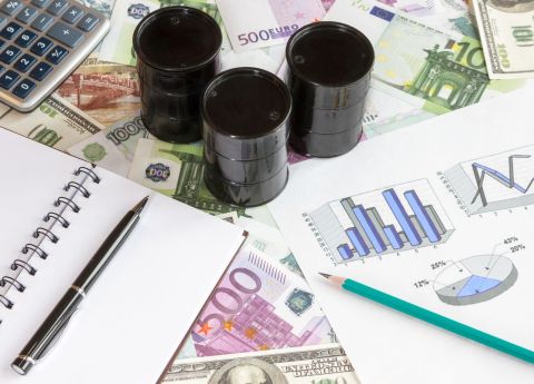 Traders eye commodity currencies on higher US interest rates