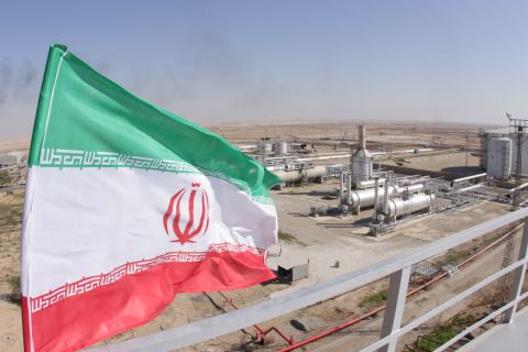 Iran aims to boost oil output as exports hit new highs