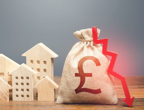UK housing prices take biggest hit in 14 years