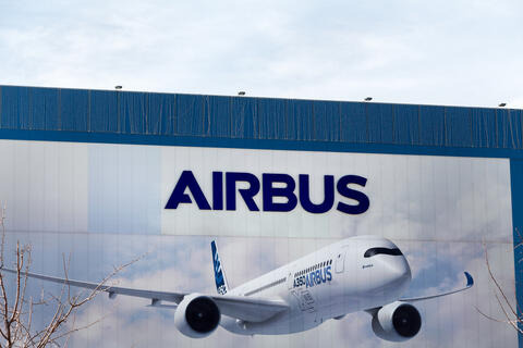 Boeing, Alaska Airlines Partner to Enhance Safety, Sustainability of Air Travel