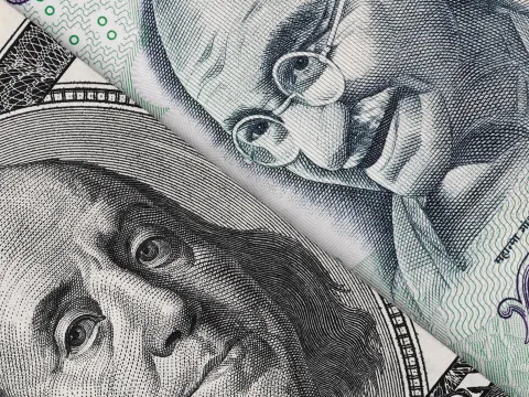 Indian Rupee Dives Further without RBI Intervention