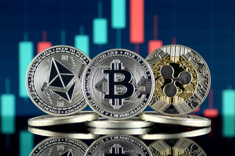 من هي أول دولة تتبنى البيتكوين عملة قانونية؟