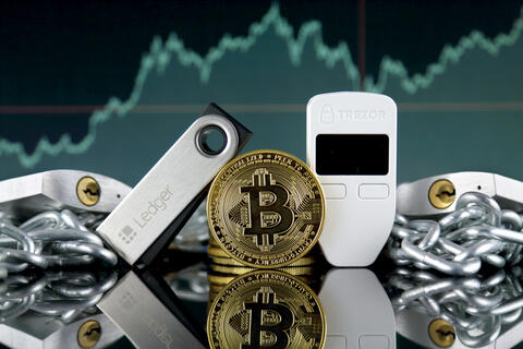 Crypto at War: Its Role in Russian-Ukrainian War