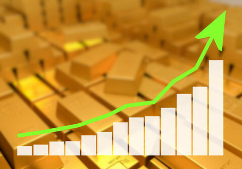 أسعار الذهب اليوم في الإمارات تتخطى 1,800 دولار، وعيار 24 يصل 218.25 درهم
