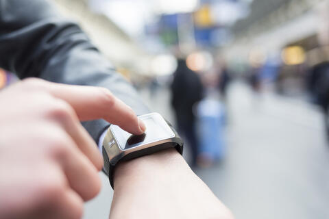 Google, Samsung's Wearable Units Merge To Take On Apple Watch
