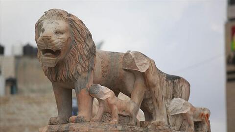 بالفيديو: تحطيم أسود رام الله الشهيرة على يد 