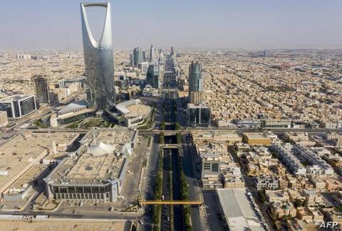 السعودية تتجه لتقليص أيام العمل الاسبوعية