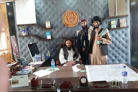 مقاتلو طالبان يدخلون القصر الرئاسي في كابول ويدعون السكان لالتزام منازلهم