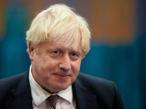 استقالة 15 وزيرا من الحكومة البريطانية وجونسون يرفض التنحي