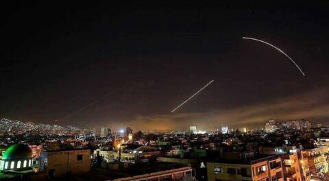 قصف صاروخي اسرائيلي يستهدف محيط مدينتي دمشق وحمص (فيديو)