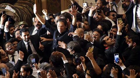 عمران خان يدعو أنصاره للزحف نحو إسلام أباد