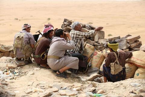 احتدام المعارك بين الحكومة والحوثيين بمأرب والجانبان يتبادلان الاسرى في تعز
