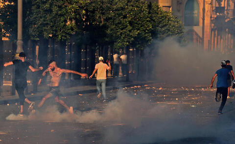 جنبلاط يؤيد رفع الدعم عن المحروقات بسبب تهريب الوقود إلى سوريا