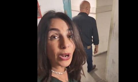 شاهد لحظة هروب وزيرة اسرائيلية الى الملاجئ خوفا من صواريخ المقاومة