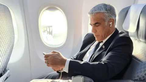 لابيد يصل الإمارات في أول زيارة رسمية لوزير إسرائيلي