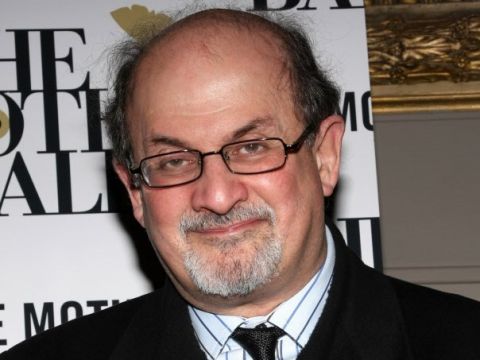 سلمان رشدي بات بيد واحدة وعين واحدة لكنه 