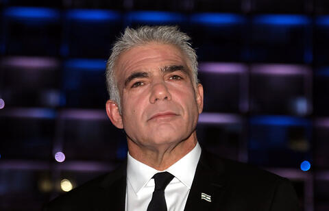 يائير لابيد المذيع السابق الطامح لإقصاء نتانياهو