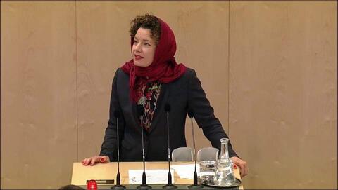 Activists Make Powerful Hijab Statement in Austria