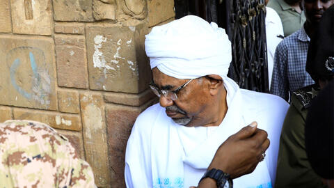 البشير: اريد ان يقطع رقبتي قاضي سوداني