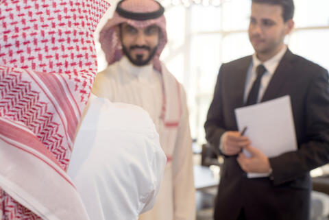 السعودية توطن 9 آلاف وظيفة بالاتصالات بحد أدنى 7 آلاف ريال
