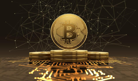 من هي أول دولة تتبنى البيتكوين عملة قانونية؟