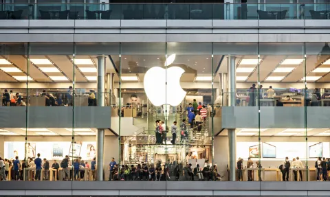 Tech This Week: Apple Celebrates Ramadan, First Major PS5 Update is Finally Here