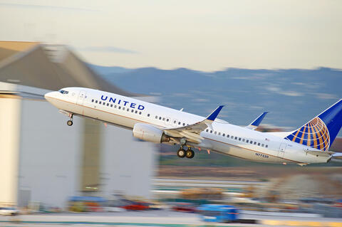 United Airlines to Buy 100 Electric Aircraft to Reduce Greenhouse Gas Emissions