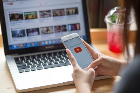 يوتيوب يخطط لتبني ال NFTs